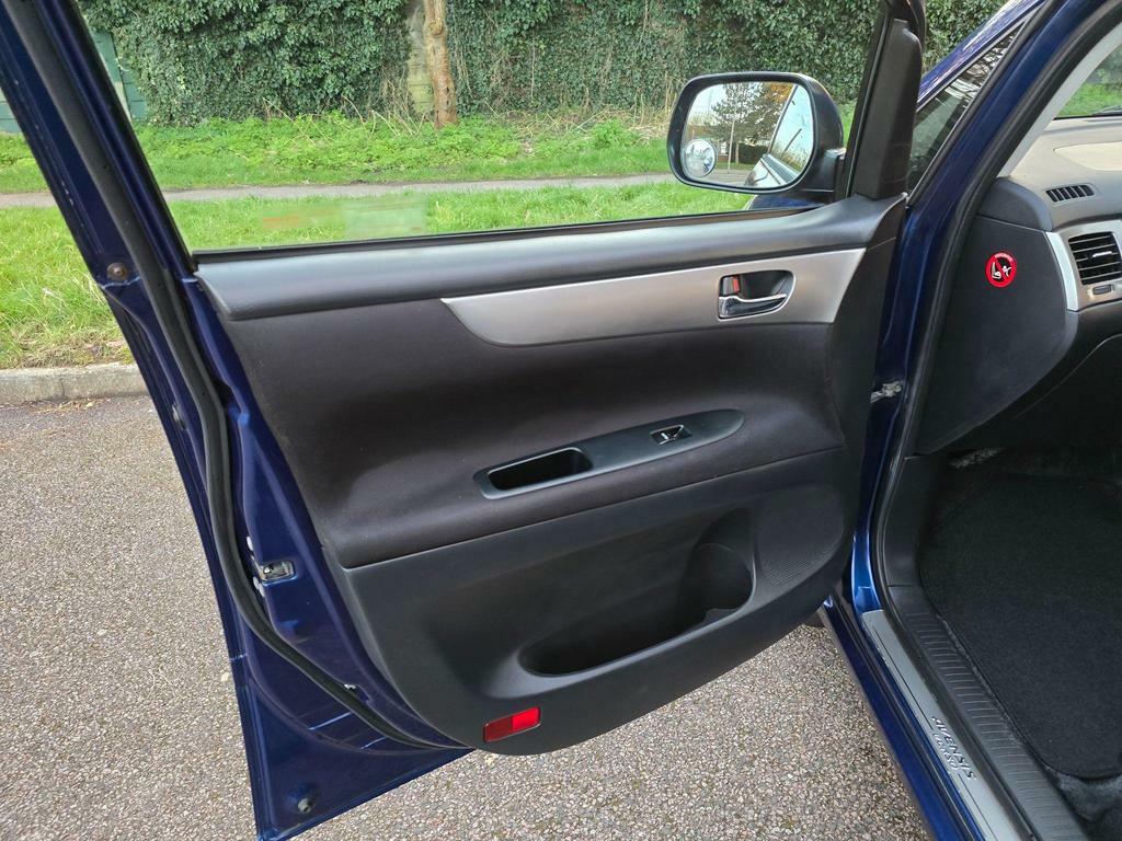 Toyota Avensis Verso T Spirit Silver #53