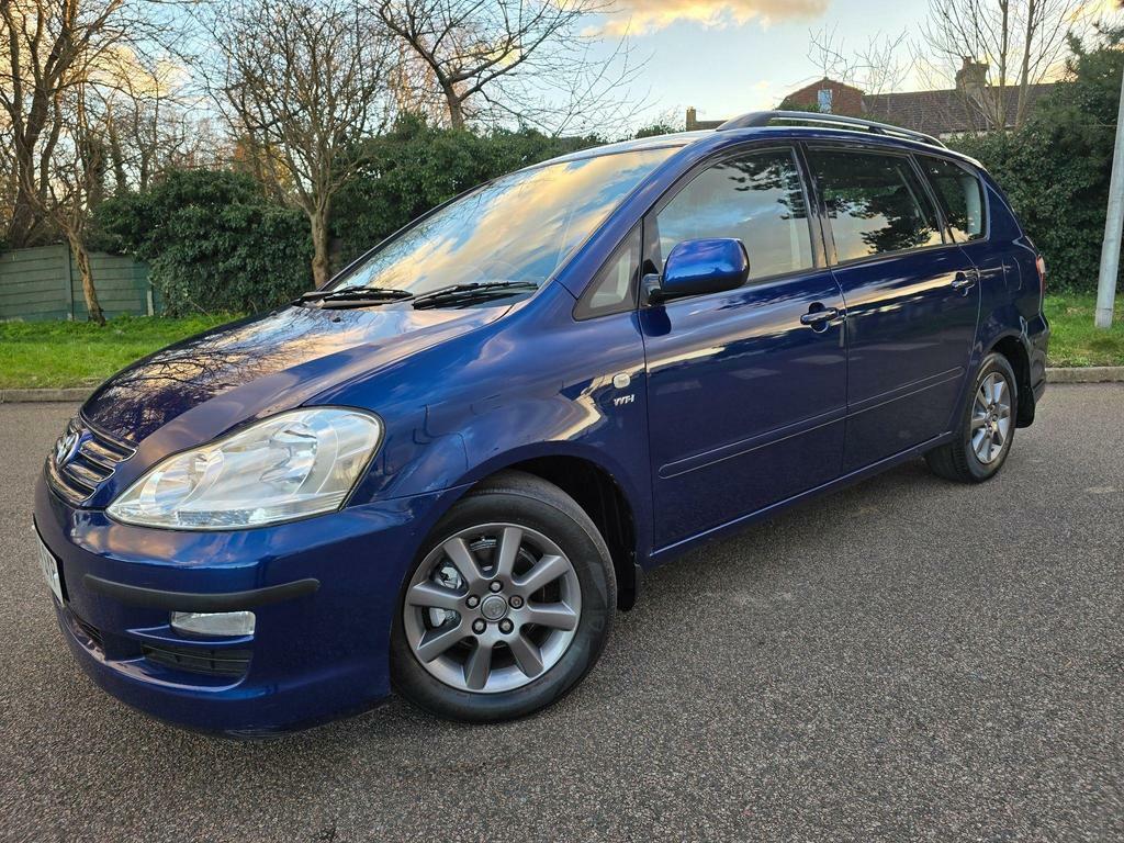 Toyota Avensis Verso T Spirit Silver #7