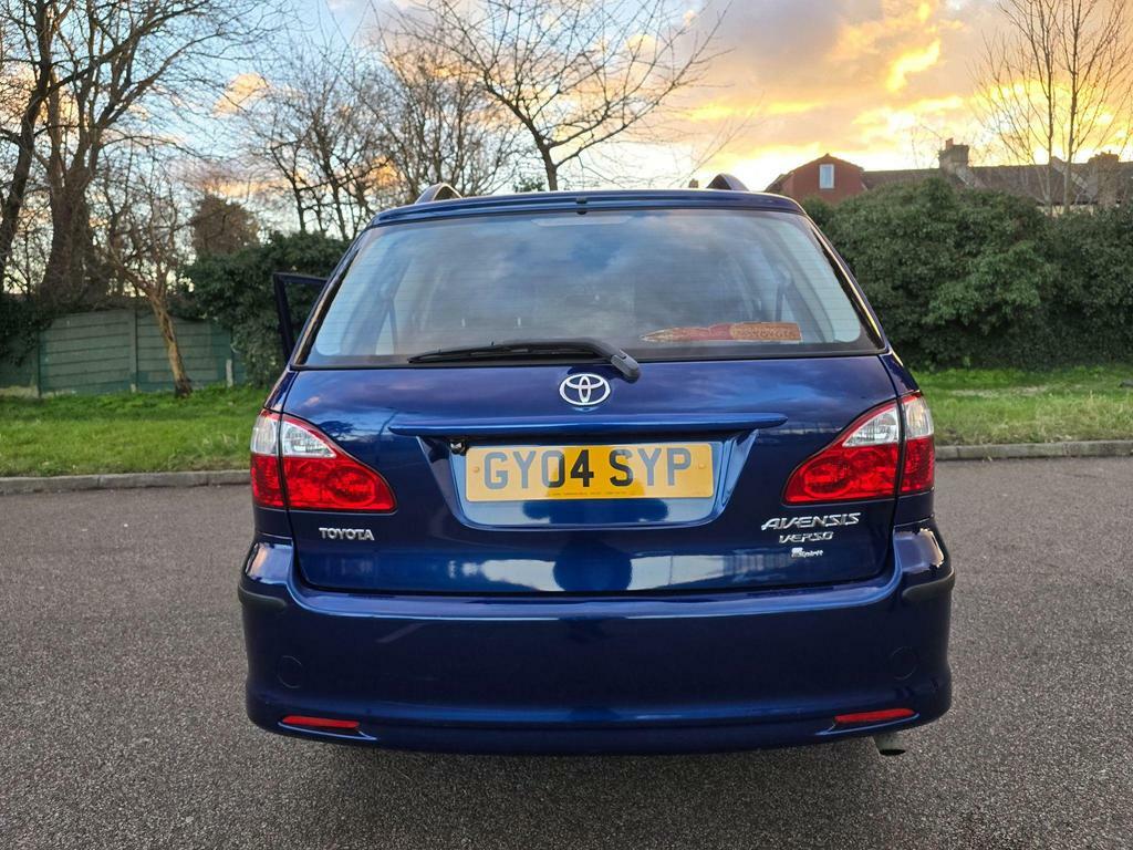 Toyota Avensis Verso T Spirit Silver #80