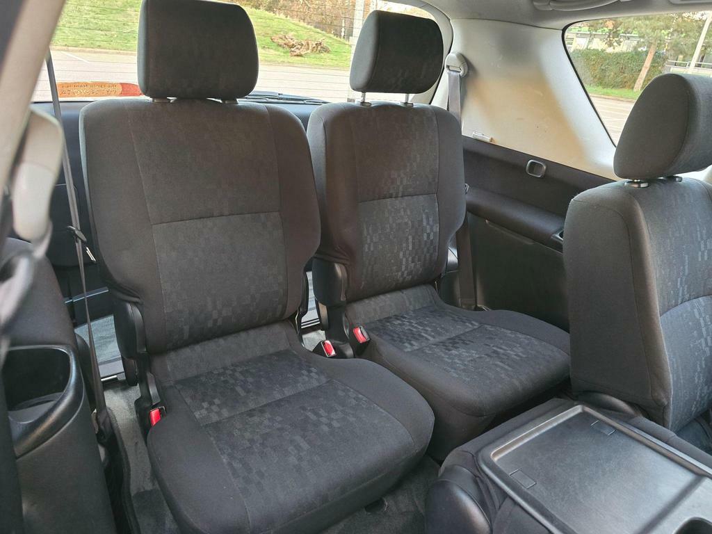 Toyota Avensis Verso T Spirit Silver #76