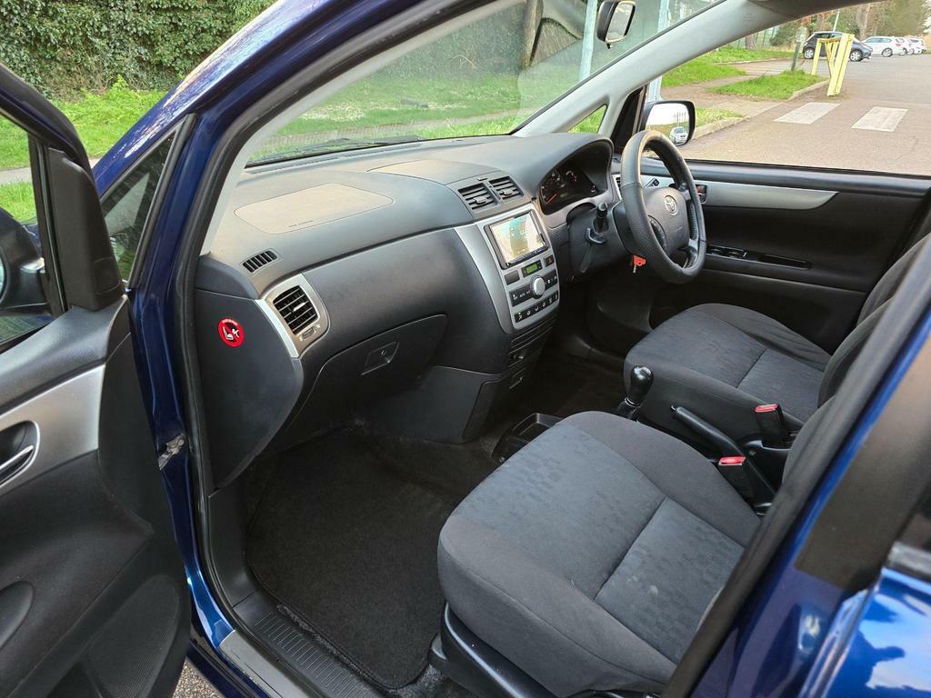Toyota Avensis Verso T Spirit Silver #81