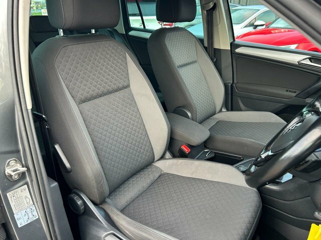 Volkswagen Tiguan 2018 1.4 Tsi Se Navigation Suv Dsg 4Mot CK18EDV Grey #2