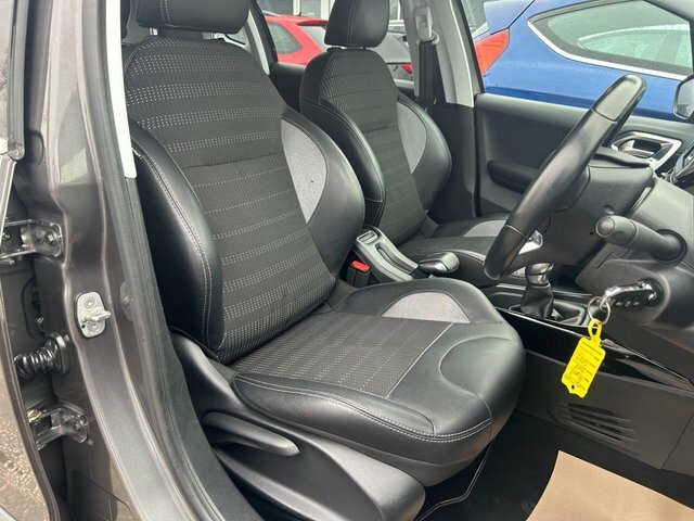 Peugeot 2008 2017 1.2 Puretech Allure Suv Eur MV17NJY Grey #4