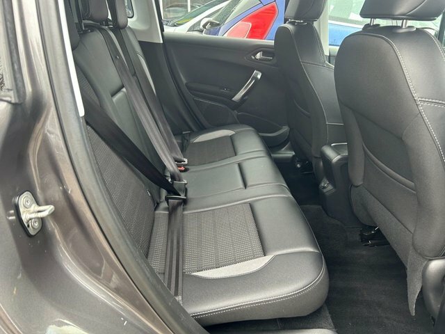 Peugeot 2008 2017 1.2 Puretech Allure Suv Eur MV17NJY Grey #5