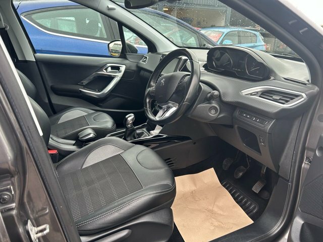 Peugeot 2008 2017 1.2 Puretech Allure Suv Eur MV17NJY Grey #3
