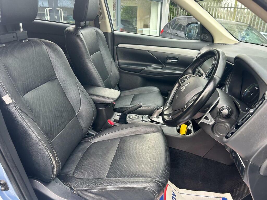 Mitsubishi Outlander Suv 2.0H 12Kwh Gx4h Cvt 4Wd Euro 5 Ss 2014 WF14PTZ Silver #2