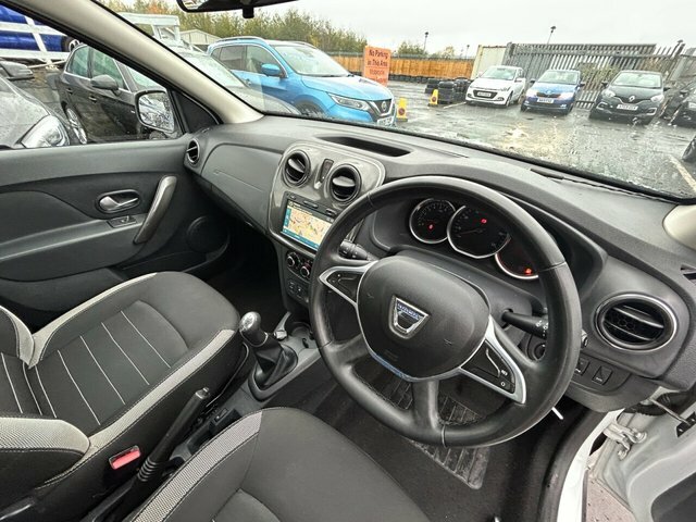Dacia Sandero Stepway 0.9 Tce Comfort Edition Hatchback HG69LKX White #2