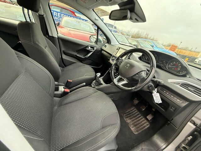 Peugeot 208 1.5 Turbo Blue Hdi Tech Edition Hatchback KP69XPJ Grey #2