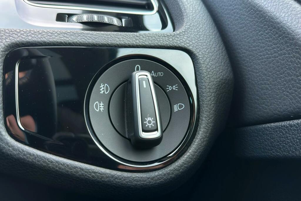 Volkswagen e-Golf E-golf Auto 5dr Black #30