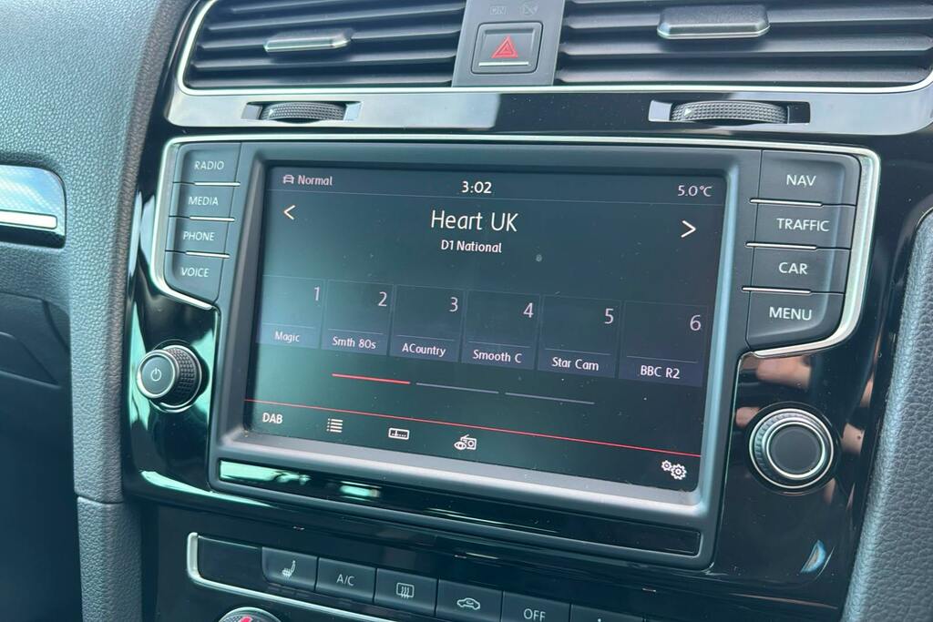 Volkswagen e-Golf E-golf Auto 5dr Black #20