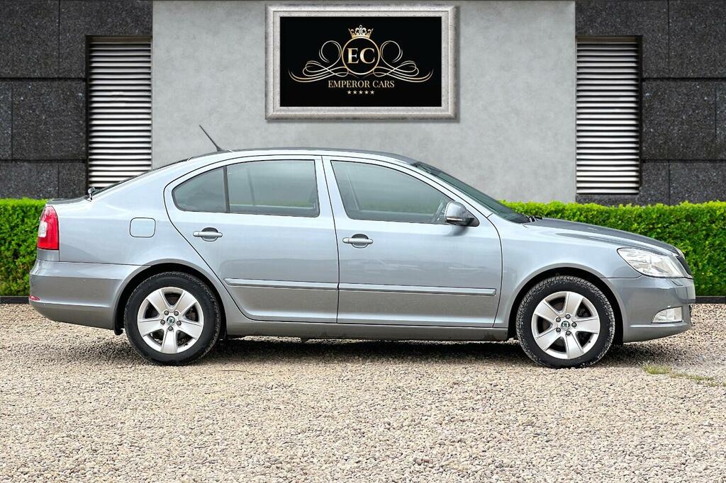 Skoda Octavia Hatchback 2.0 Tdi Elegance 201212 FD12ZFT Grey #4