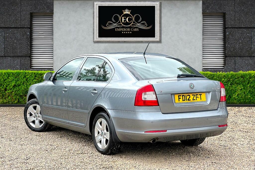 Skoda Octavia Hatchback 2.0 Tdi Elegance 201212 FD12ZFT Grey #3
