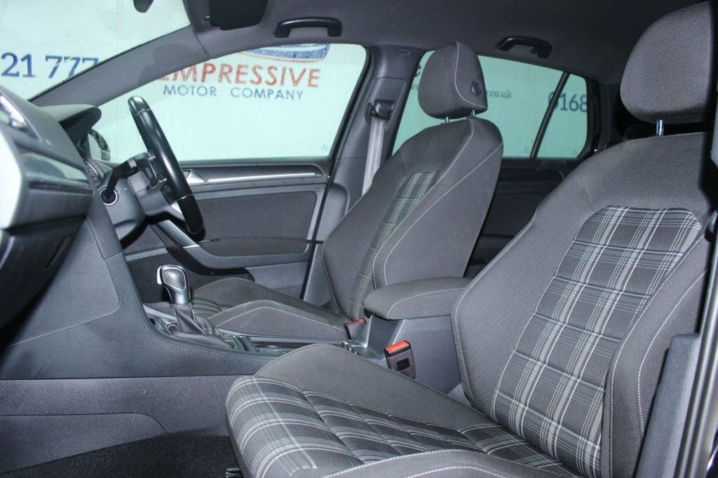 Volkswagen Golf 2L Gtd VN19LZO Black #4