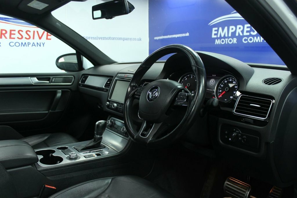 Volkswagen Touareg 3L R-line DG15YSX White #5