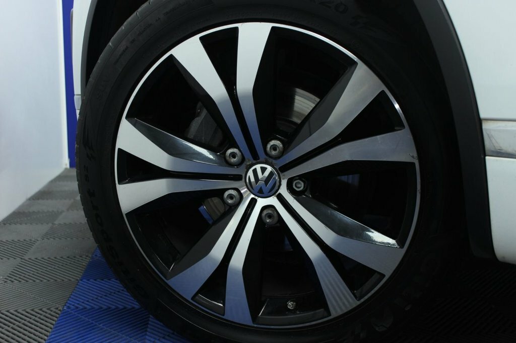 Volkswagen Touareg 3L R-line DG15YSX White #4