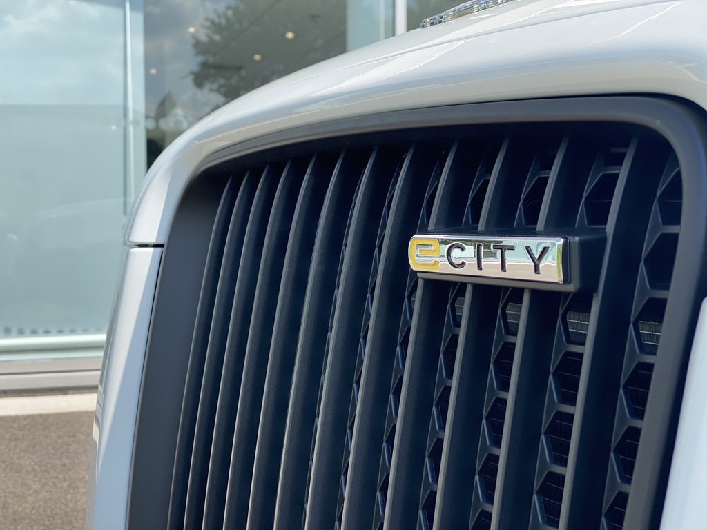 LEVC VN5 110Kw 31Kwh City Van LF71FLZ White #4