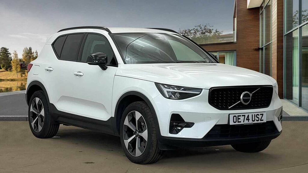 Volvo XC40 Plus, B3 Mild Hybrid, Dark White