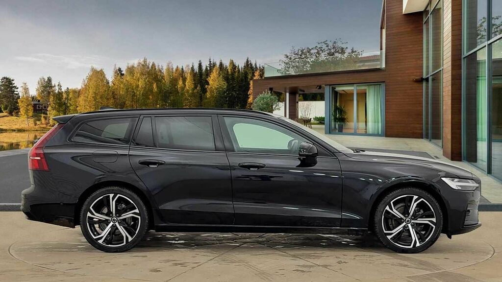 Volvo V60 Ultra, B4 Mild Hybrid, Dark OY25VMF Black #2