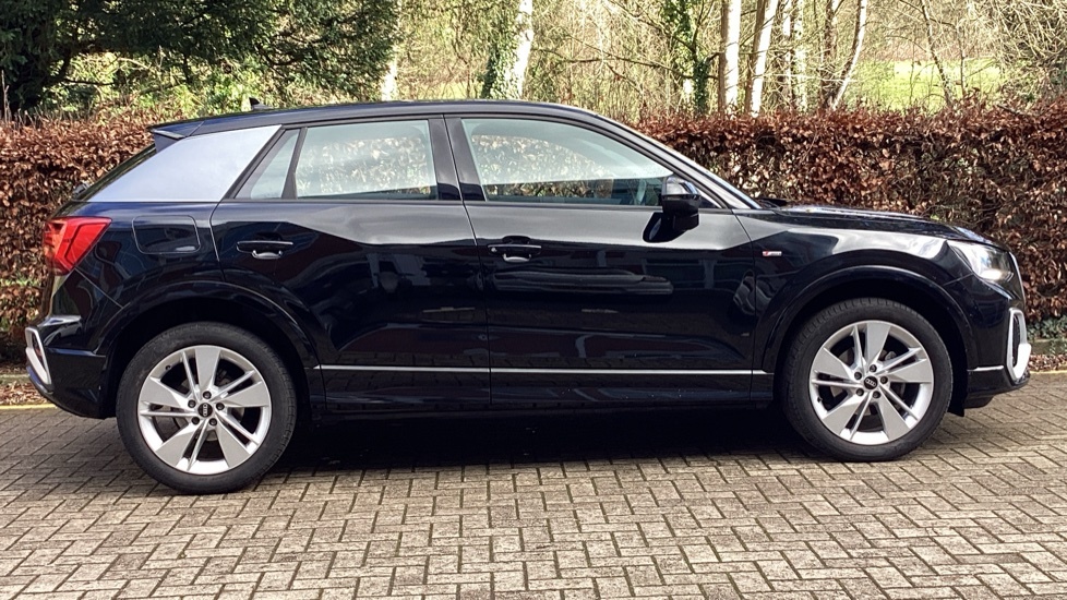Audi Q2 35 Tfsi S Line S Tronic SK22AVF Black #4