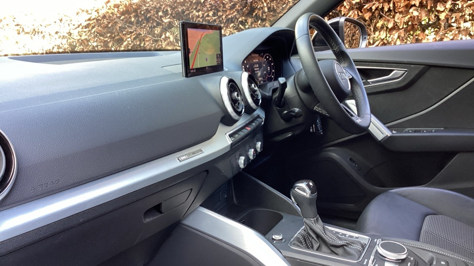 Audi Q2 35 Tfsi S Line S Tronic SK22AVF Black #3