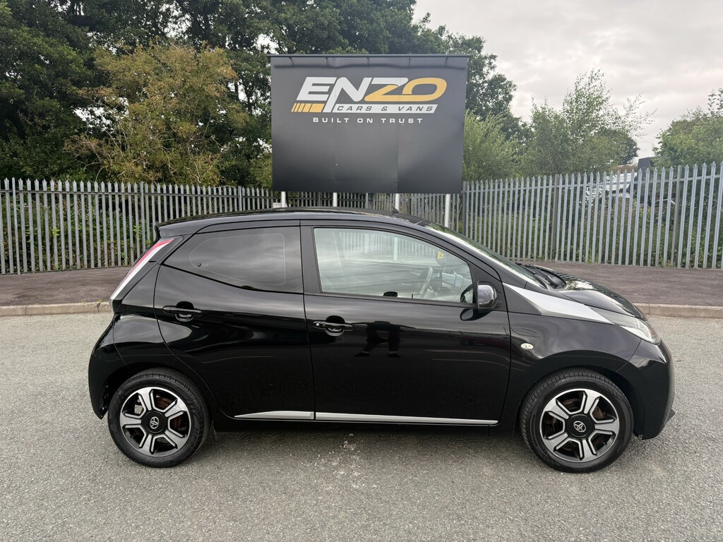 Toyota Aygo 1.0 Vvt-i X-clusiv Hatchback Eur SK15BVF Black #2