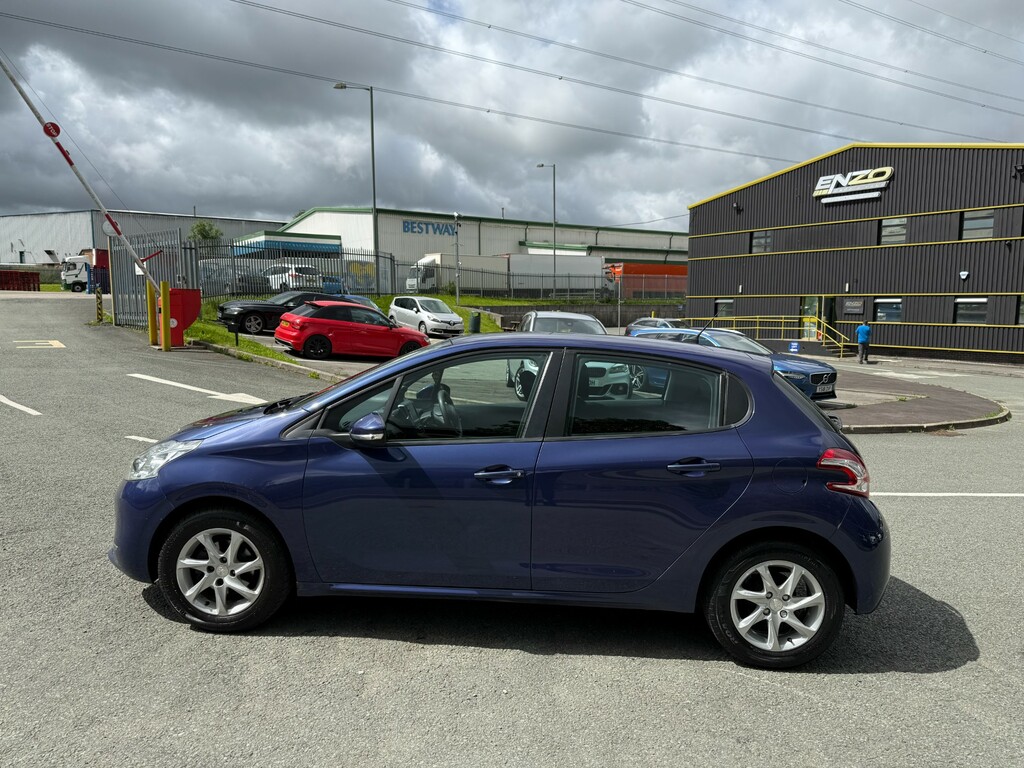 Peugeot 208 1.4 Hdi Active Hatchback Euro 5 KN15ZTG Blue #2