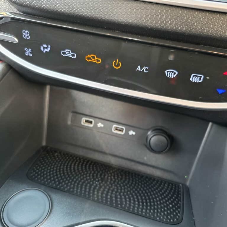 Maxus T90 Elite Crew Cab Ev 73 Reg Orange #17