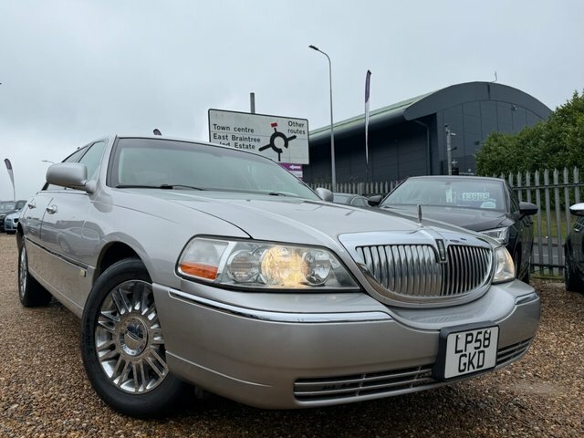 Lincoln Town Car Saloon Silver