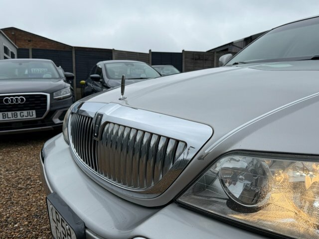 Lincoln Town Car Saloon LP58GKD Silver #2