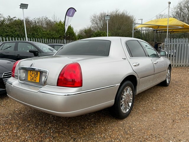 Lincoln Town Car Saloon LP58GKD Silver #6