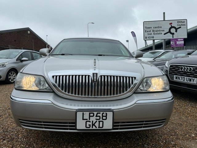 Lincoln Town Car Saloon LP58GKD Silver #3
