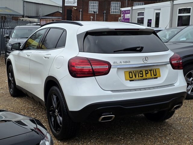Mercedes-Benz GLA Class Gla180 Urban Edition Suv OV19PTU White #2