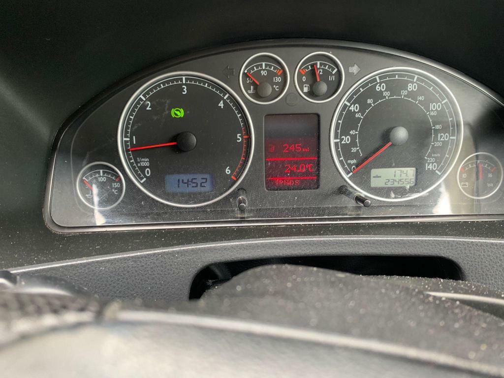 Volkswagen Caravelle Mpv Black #6