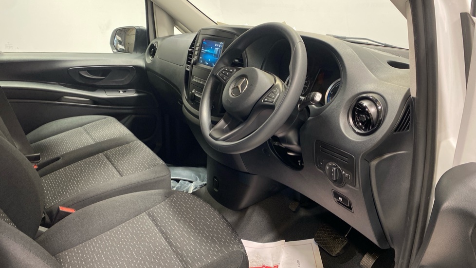 Mercedes-Benz eVito Mpv White #5