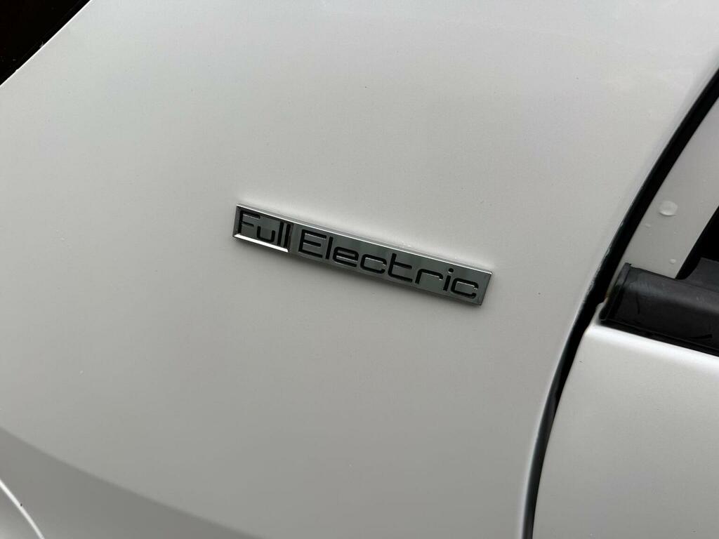 Peugeot ION Hatchback 201616 White #30