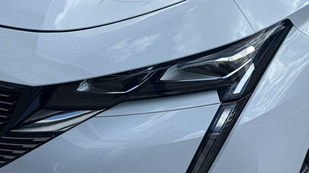 Peugeot 308 1.6 Plug-in Hybrid 225 Gt E-eat8 2024 White #5