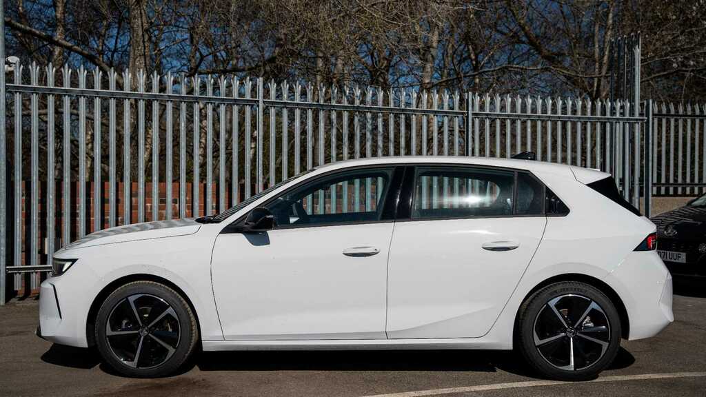 Vauxhall Astra 1.2 Turbo 130 Griffin 2025 YC25VUO White #6