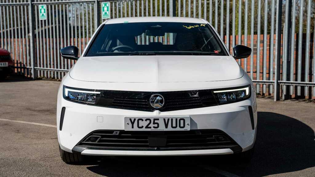 Vauxhall Astra 1.2 Turbo 130 Griffin 2025 YC25VUO White #5