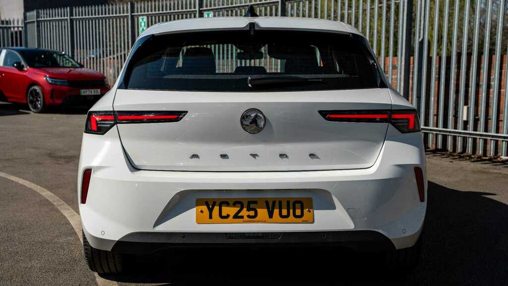 Vauxhall Astra 1.2 Turbo 130 Griffin 2025 YC25VUO White #4
