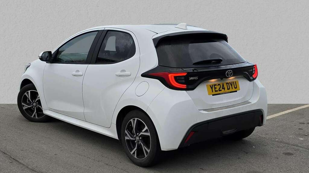 Toyota Yaris 1.5 Hybrid Design Cvt 2024 YE24DYU White #2