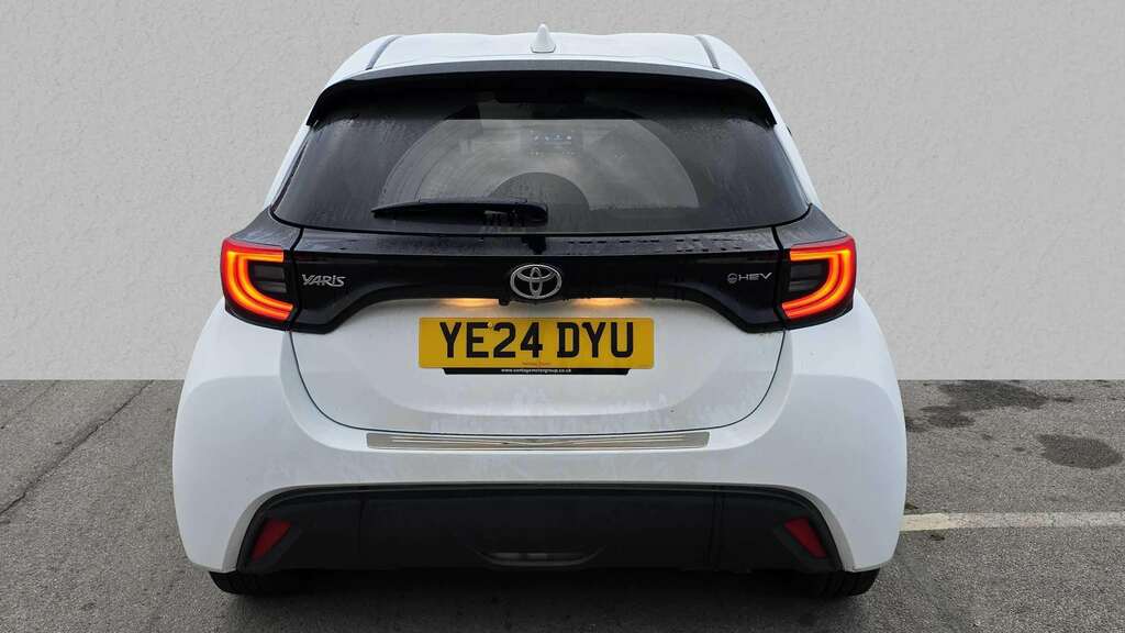 Toyota Yaris 1.5 Hybrid Design Cvt 2024 YE24DYU White #4