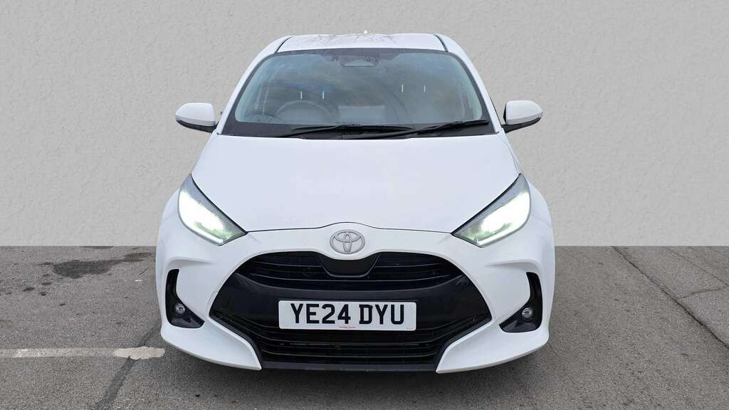 Toyota Yaris 1.5 Hybrid Design Cvt 2024 YE24DYU White #6