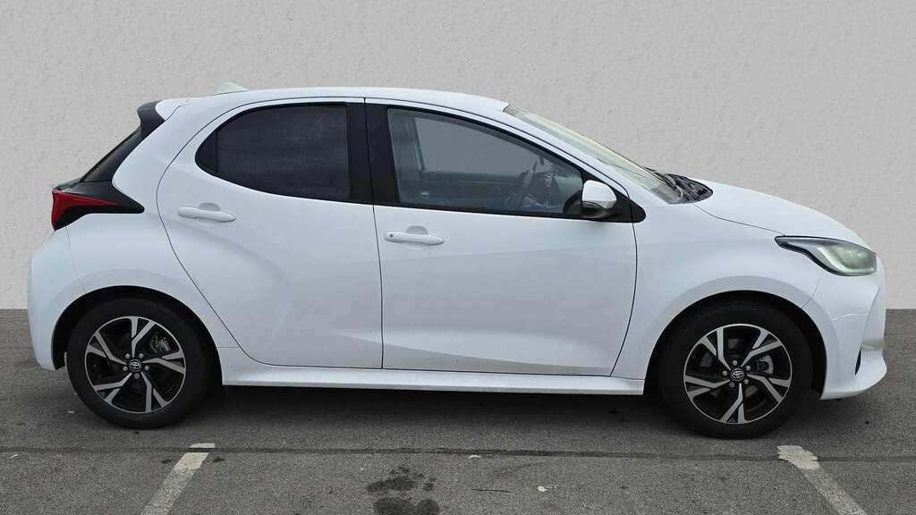 Toyota Yaris 1.5 Hybrid Design Cvt 2024 YE24DYU White #3