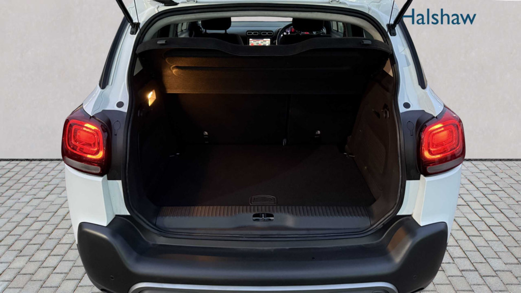 Citroen C3 Aircross 1.5 Bluehdi Shine 2021 CF71HNG White #2