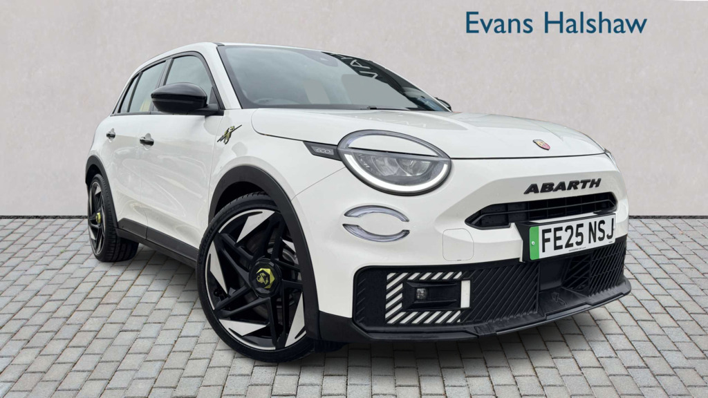 Abarth 600e 175Kw 54Kwh 2025 White #2