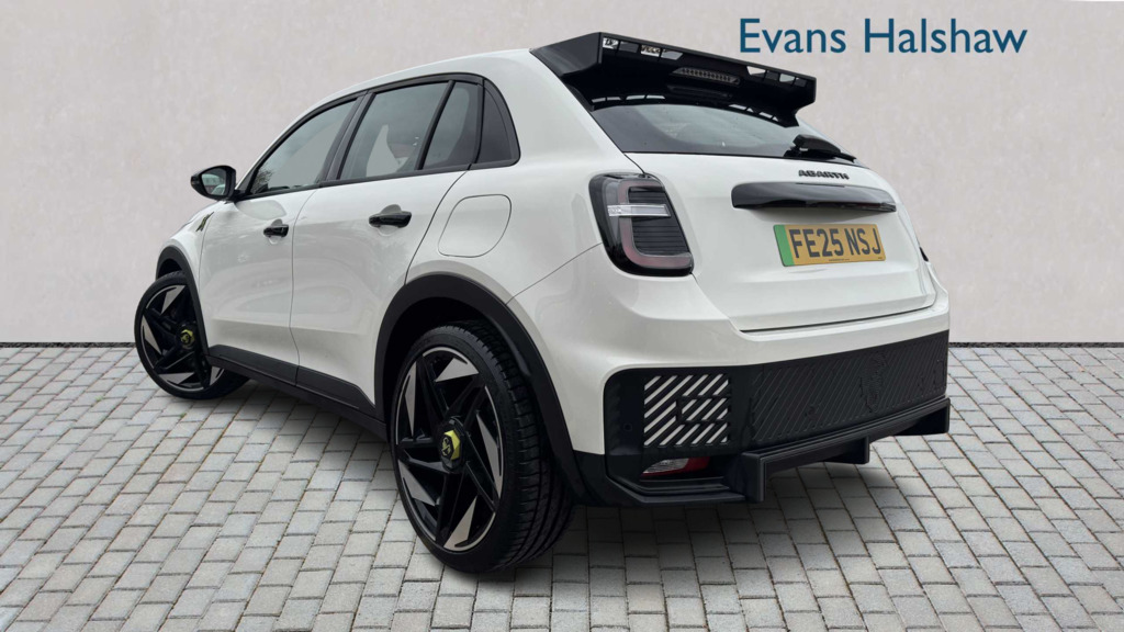 Abarth 600e 175Kw 54Kwh 2025 White #3