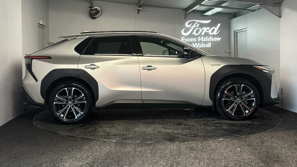 Toyota bZ4X 160Kw Premiere Edition 71.4Kwh Awd 2023 Silver #2