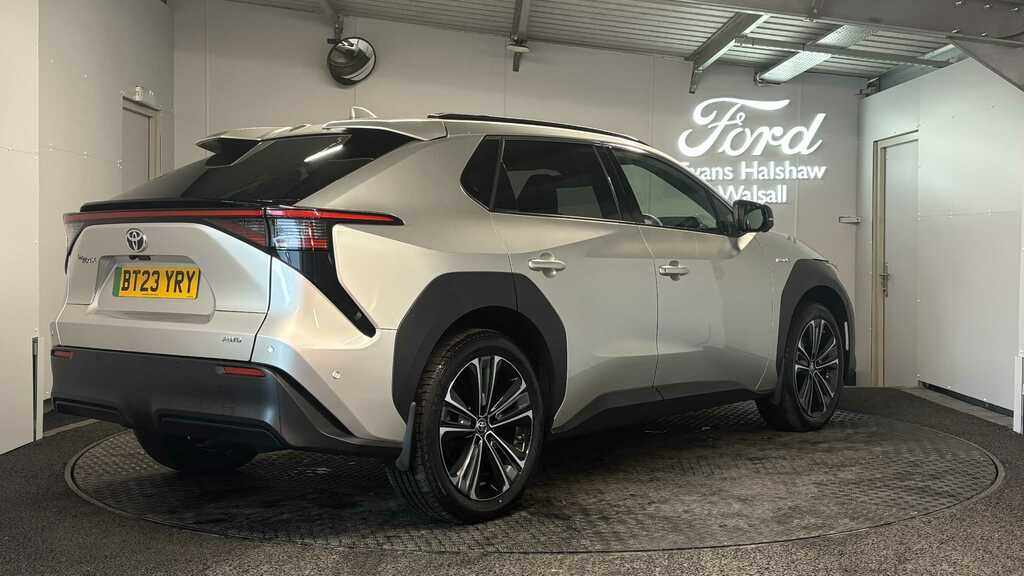 Toyota bZ4X 160Kw Premiere Edition 71.4Kwh Awd 2023 Silver #3
