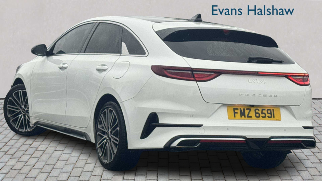 Kia Proceed 1.5T Gdi Isg 138 Gt-line S Dct 2024 FMZ6591 White #2