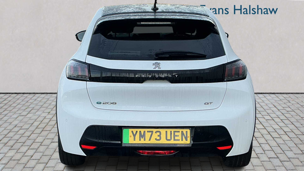 Peugeot e-208 100Kw Gt 50Kwh 2024 YM73UEN White #5